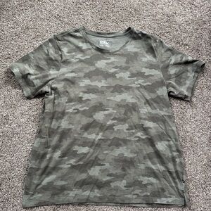 Eddie Bauer Women’s TXL Green Camo Crewneck Short Sleeve Tee EUC
